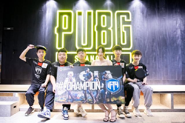 出了极高的 出了极高的