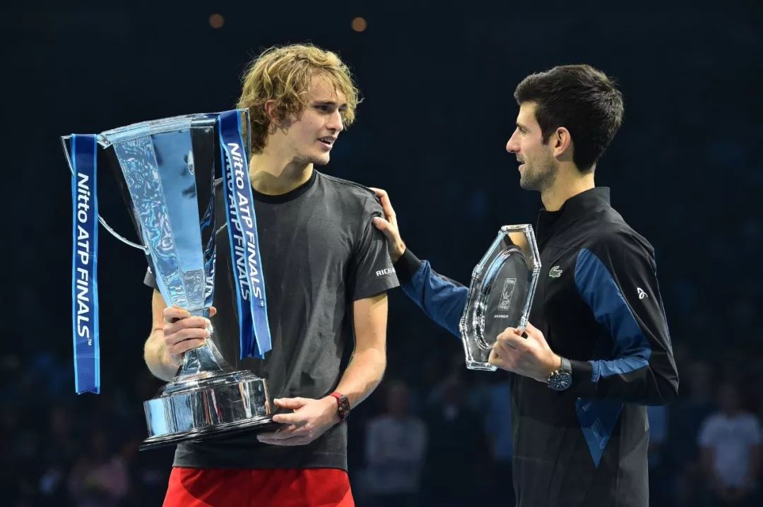 两者之间的 两者之间的