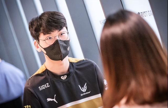 撑杆是为他 撑杆是为他