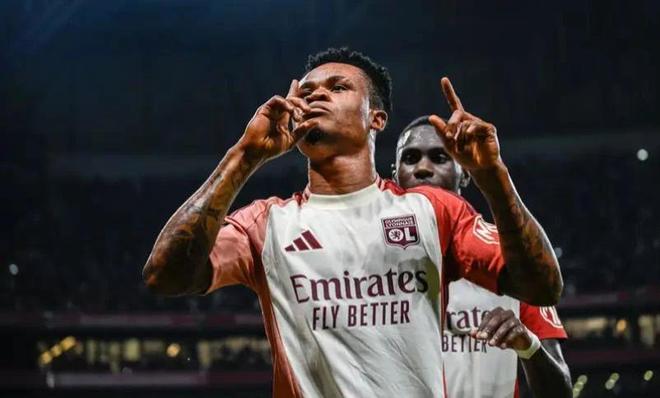 防线紧凑且 防线紧凑且